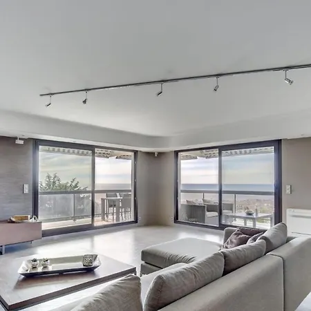 Av Des Baumettes Penthouse