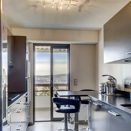 Av Des Baumettes Penthouse *