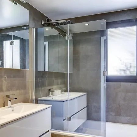 Av Des Baumettes Penthouse